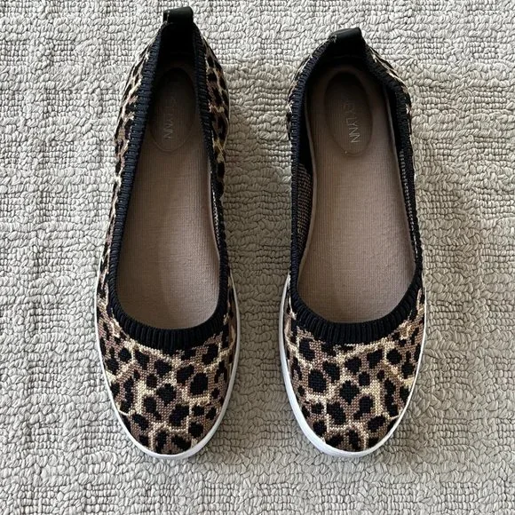 Aubrey Lynn Women's Amelina Slip-On Sneaker - Size 9 - Picture 2 of 5